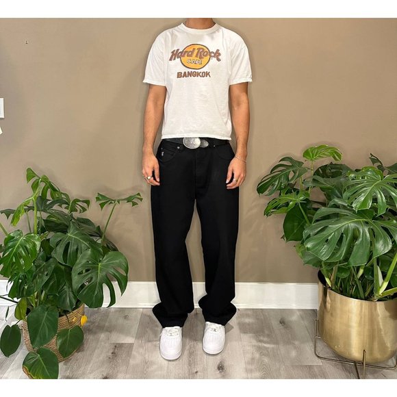 Vintage 90s Hard Rock Cafe Bangkok hang over movie cropped - Picture 1 of 12